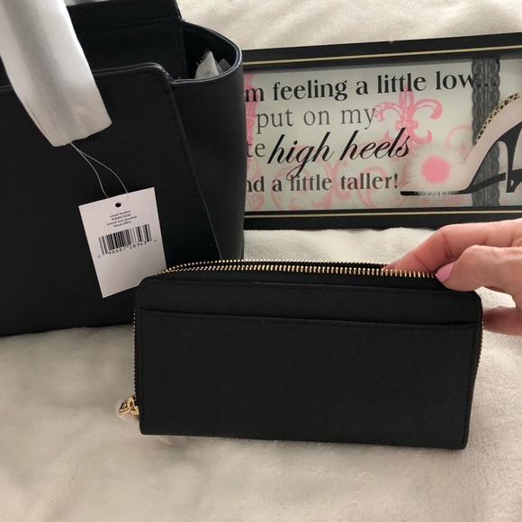 Black Laurel Way Sm Hadlee  w/ZIP Around wallet - Picture 2 of 8